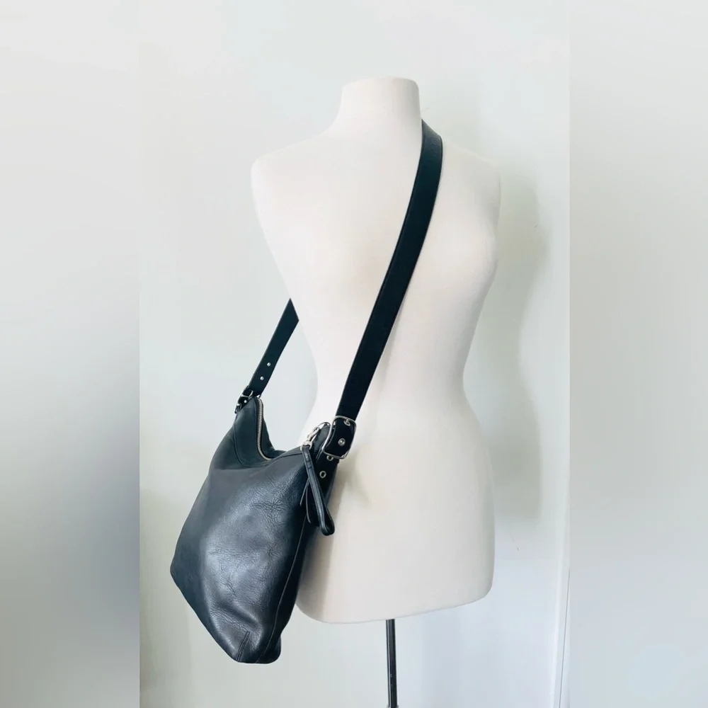 VTG COACH 9188 BLACK LEATHER SHOULDER BAG SILVER HARDWARE